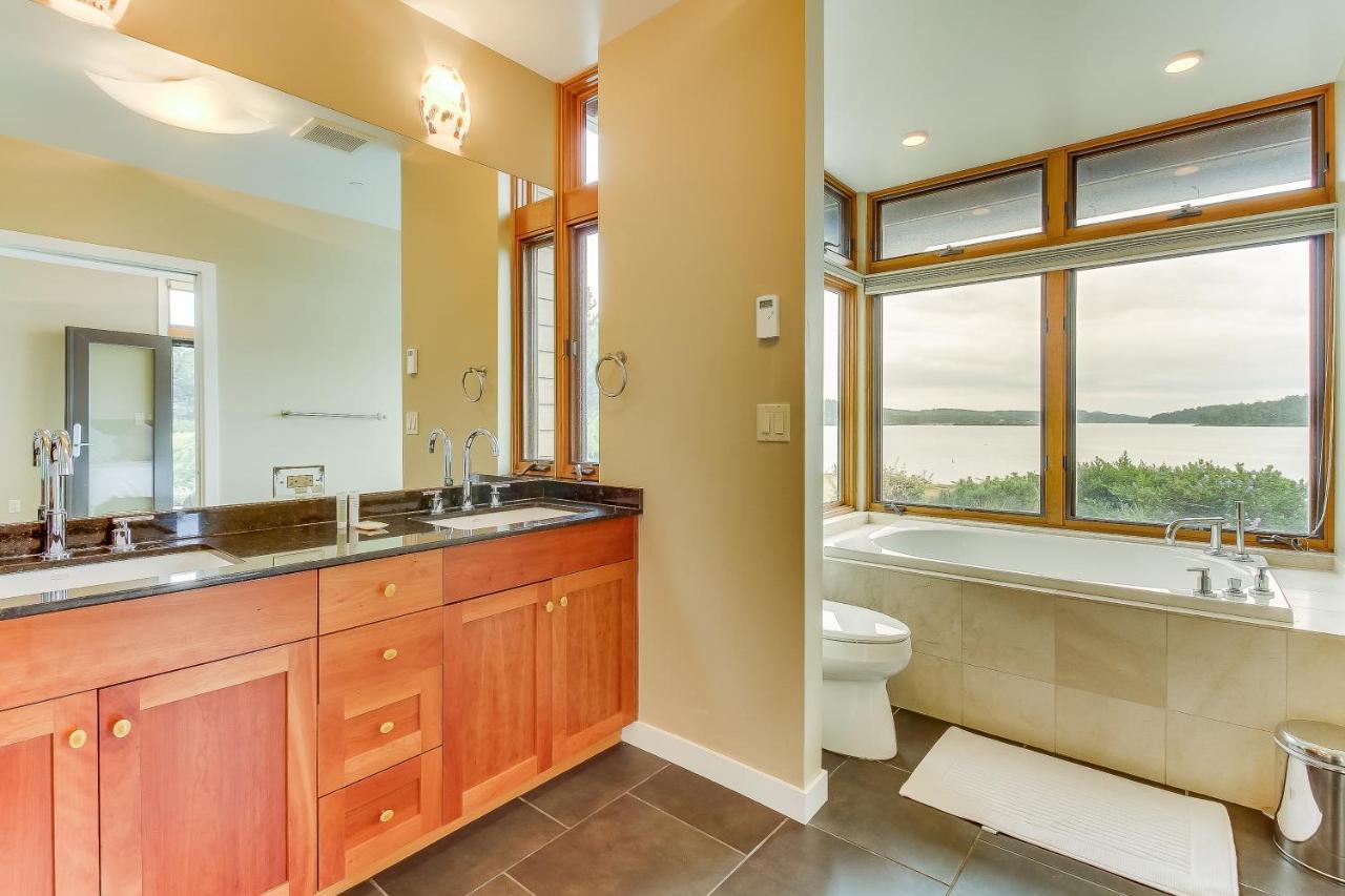 Fidalgo Island Waterfront Stunner Villa Анакортес Екстериор снимка